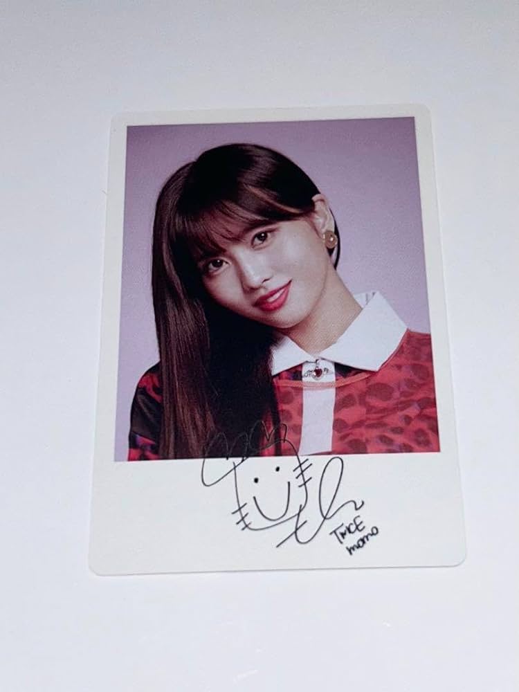 Amazon.co.jp: TWICE モモ サイン トレカ : おもちゃ