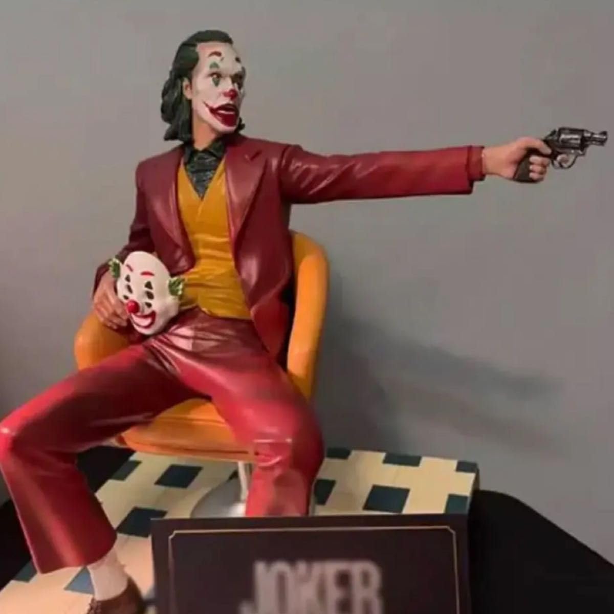 Amazon.co.jp: JOKER ジョーカー スタチュー フィギュア｜ : ホビー