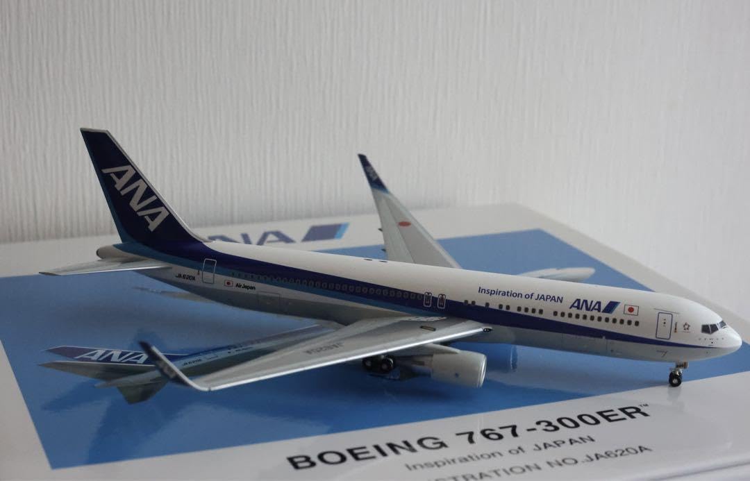Amazon.co.jp: 全日空商事 1200 ANA B767-300ER JA620A : おもちゃ