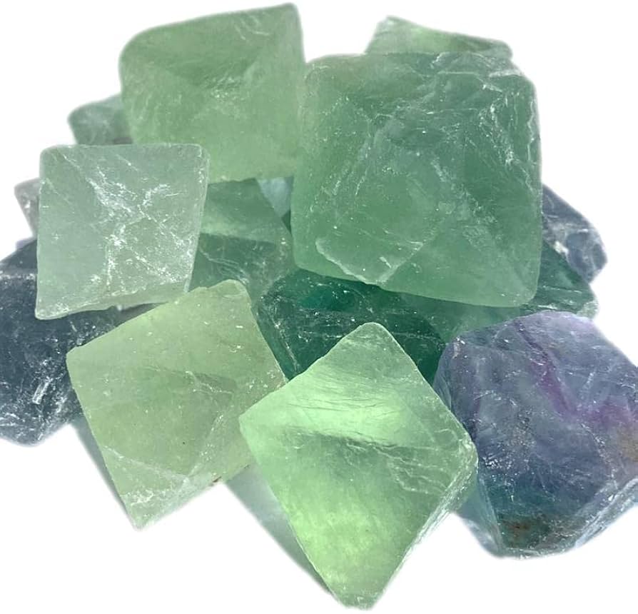 Amazon | 鉱物標本 八面体蛍石 Mサイズ フローライト | 岩石・鉱物
