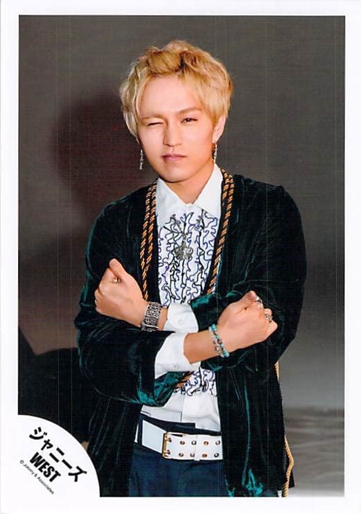 Amazon.co.jp: ジャニーズWEST 神山智洋 公式写真 写真 フォト