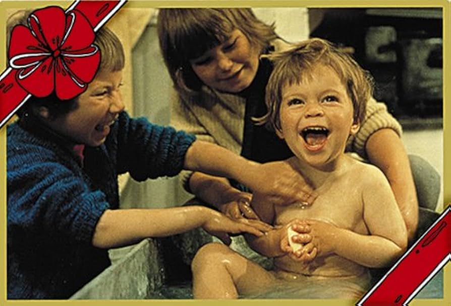 Amazon.co.jp: やかまし村のギフトボックス [DVD] : リンダ