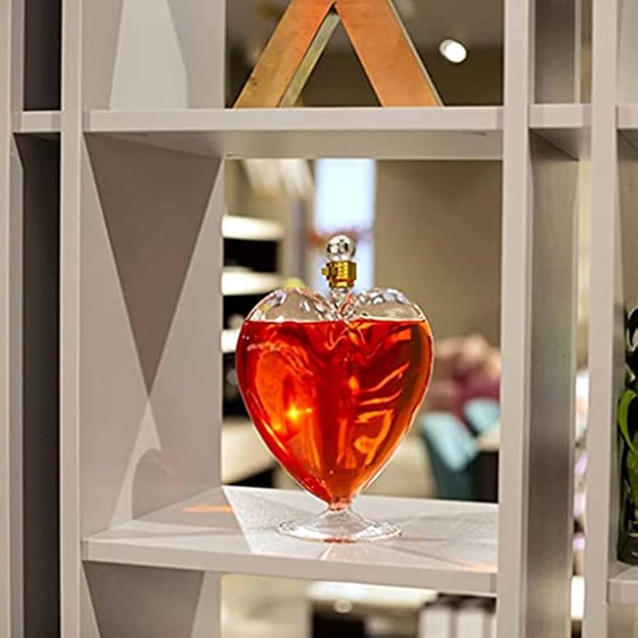 Amazon｜ワインデカンタ 形のデキャンタ ハート型の赤ワインボトル