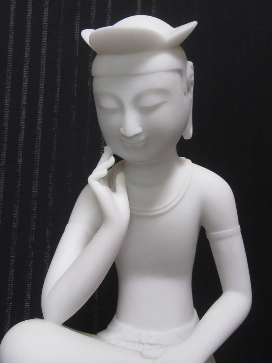 Amazon｜【価格】弥勒菩薩半跏像（大理石）高さ30cm重さ3.6kgケース