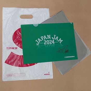 Amazon.co.jp: TOMOO 直筆サイン入り クリアファイル : おもちゃ