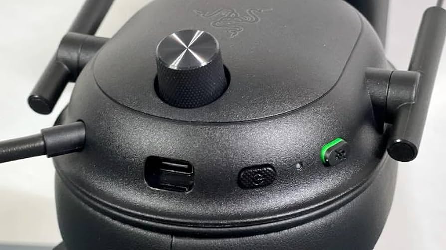 Amazon.com: Razer BlackShark V2 HyperSpeed Wireless Gaming Headset