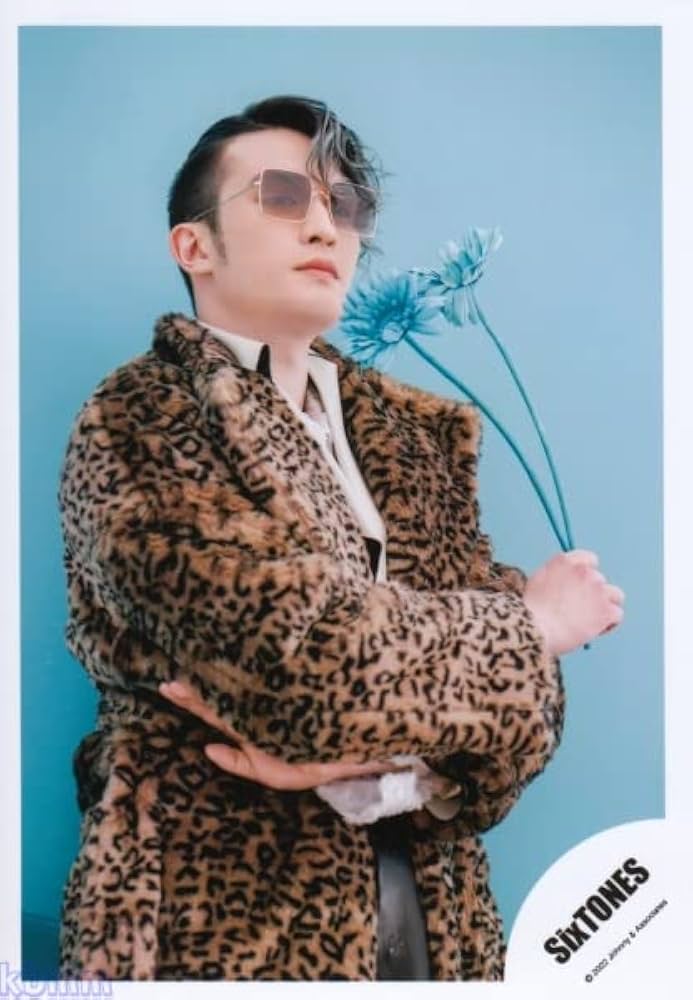 Amazon.co.jp: Six TONES 公式 生 写真（ジェシー）ST00679 : おもちゃ