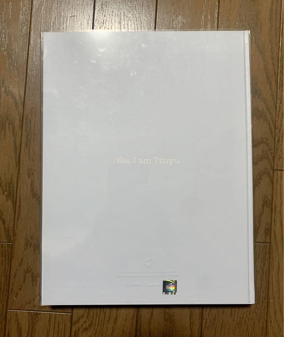 Amazon.co.jp: TWICE ツウィ 写真集 yes I am Tzuyu フォトブック : ホビー