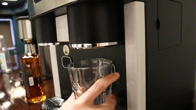 Amazon.co.jp: THANKO クラッシュアイスが作れる製氷機&ウォーター