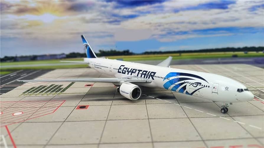 Amazon.com: Phoenix Egypt Air for Boeing B777-300ER SU-GDP Limited