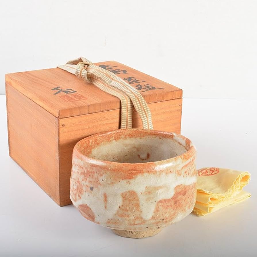 Amazon.co.jp: 茶道具 志野焼 人間国宝 加藤孝造作 茶碗 共布共箱 M