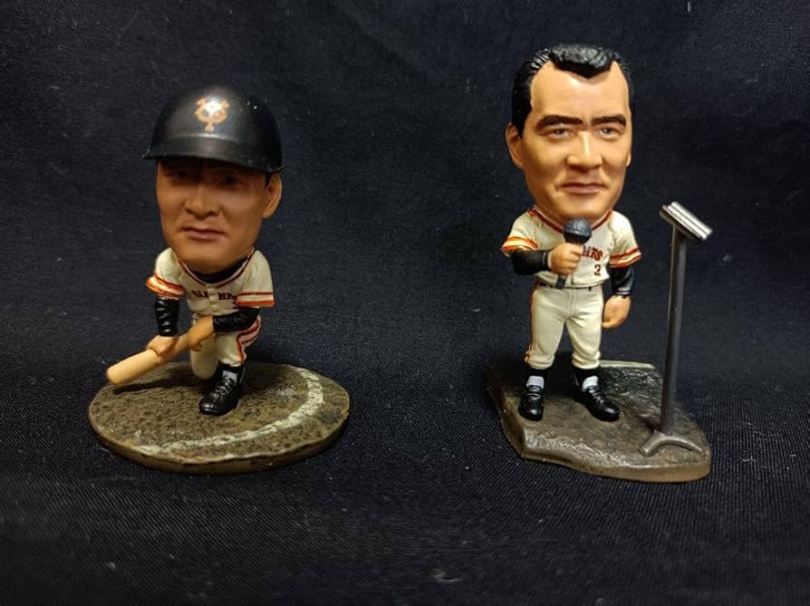 Amazon.co.jp: 長嶋茂雄 フィギュア 2個 ホーム 感動の現役引退式