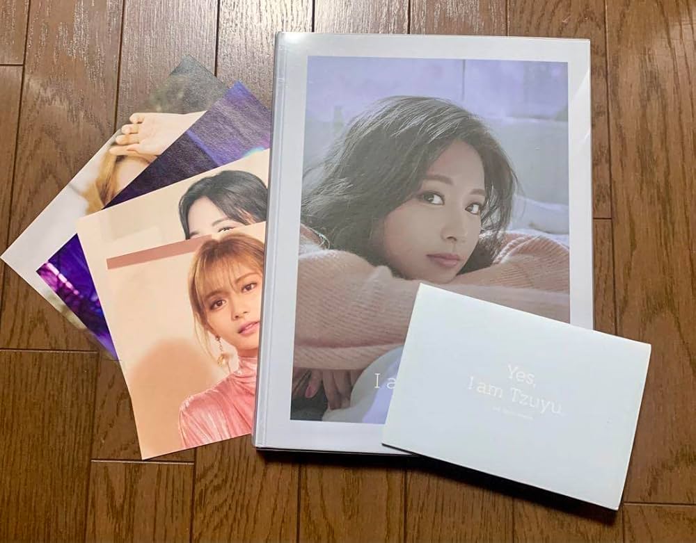 Amazon.co.jp: TWICE ツウィ 写真集 yes I am Tzuyu フォトブック : ホビー