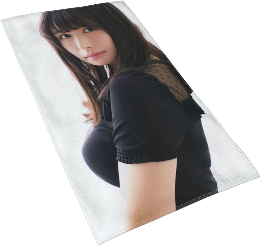 Amazon｜写真 長濱ねる (2) 速乾タオル 肌にやさしいタオル スポーツ