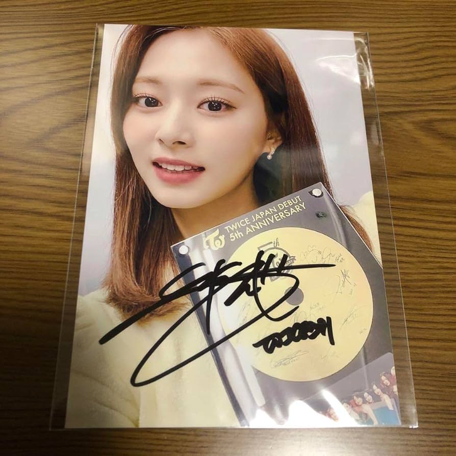 Amazon.co.jp: TWICE ツウィ 直筆 サイン 写真 : おもちゃ