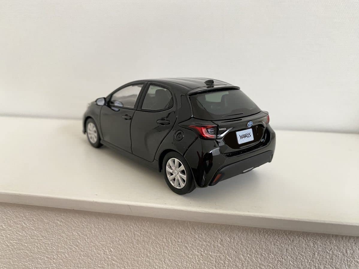 Amazon.co.jp: トヨタ ヤリス ミニカー 1 30 ブラック 202 黒 カラー