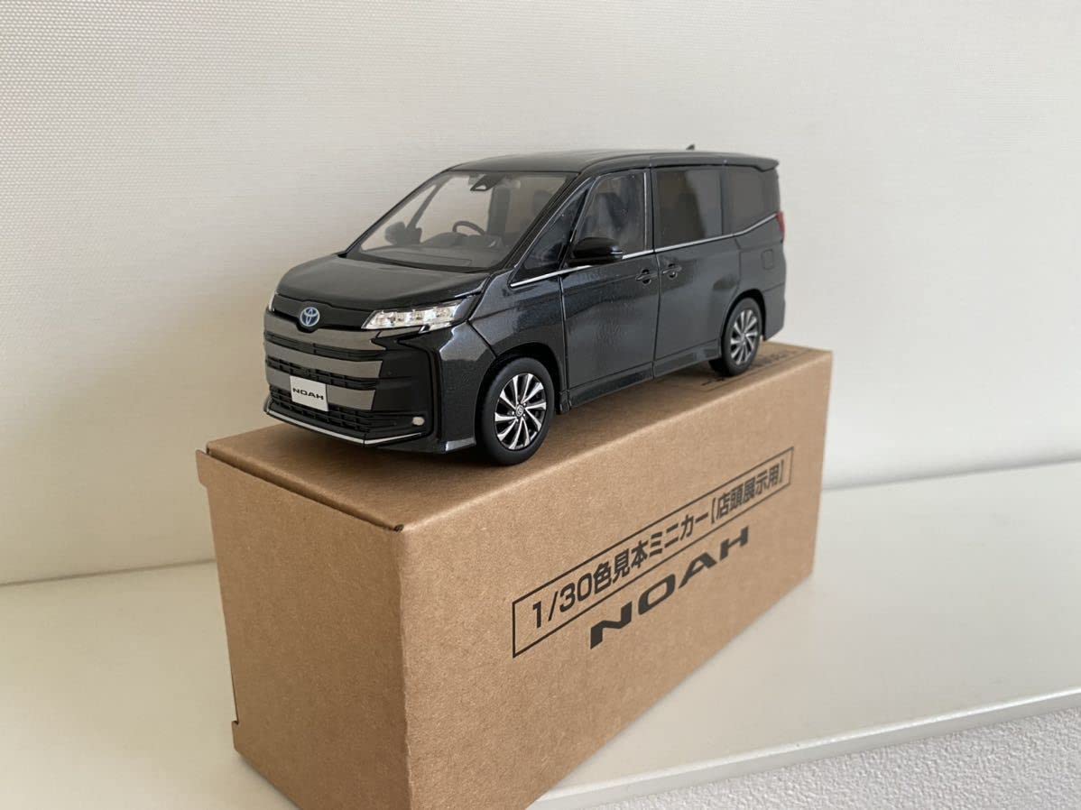 Amazon | ミニカー 1/30 新型 ノア S-Z 90系 カラーサンプル ミニカー
