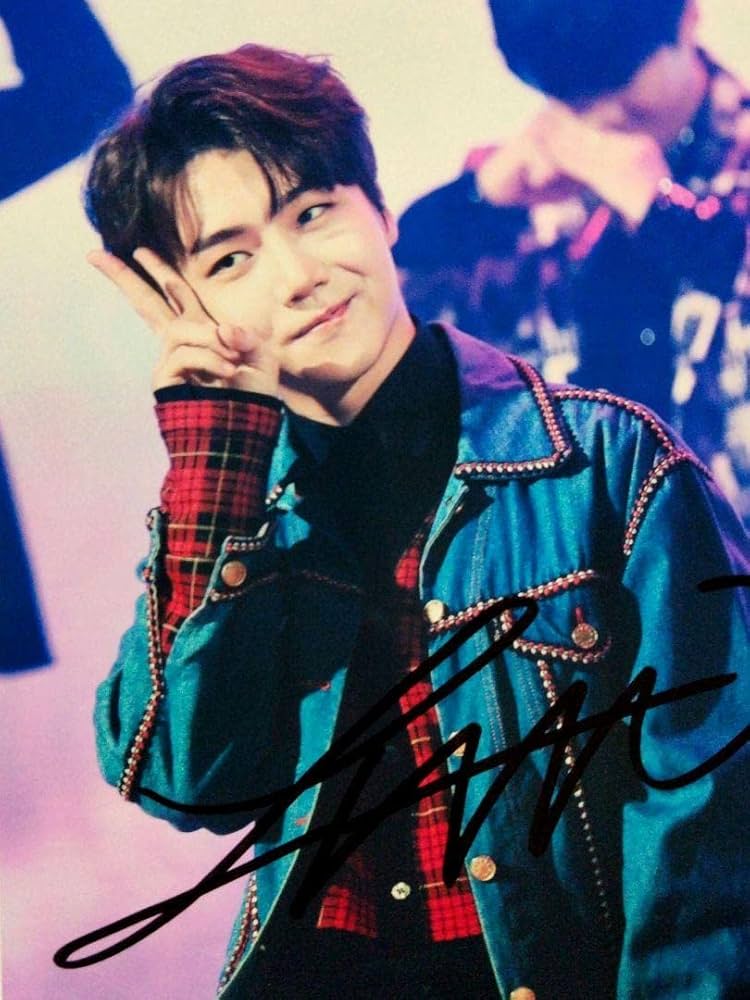 Amazon.co.jp: ジノ直筆サイン入り2Lサイズ写真…PENTAGON…Jinho