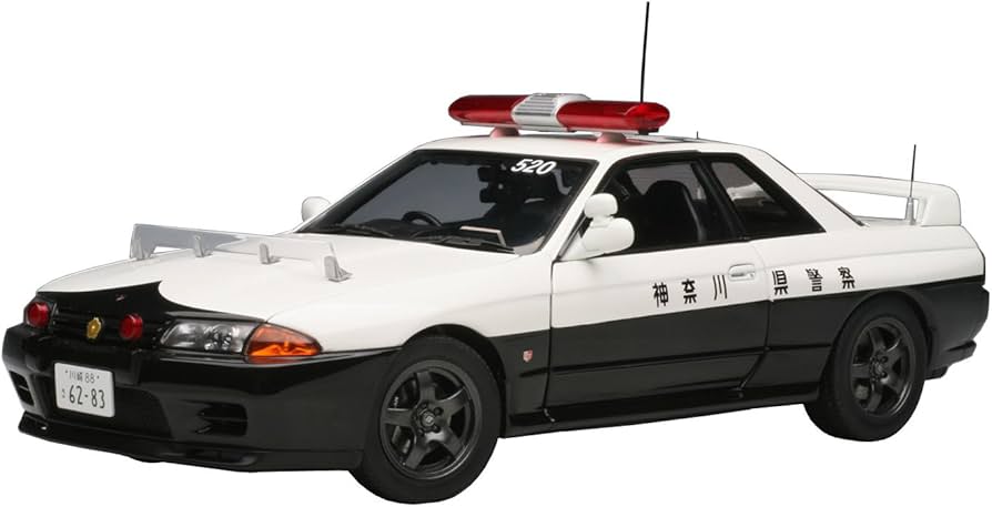 Amazon.co.jp: AUTOart 1/18 日産 スカイライン GT-R (R32) ポリスカー