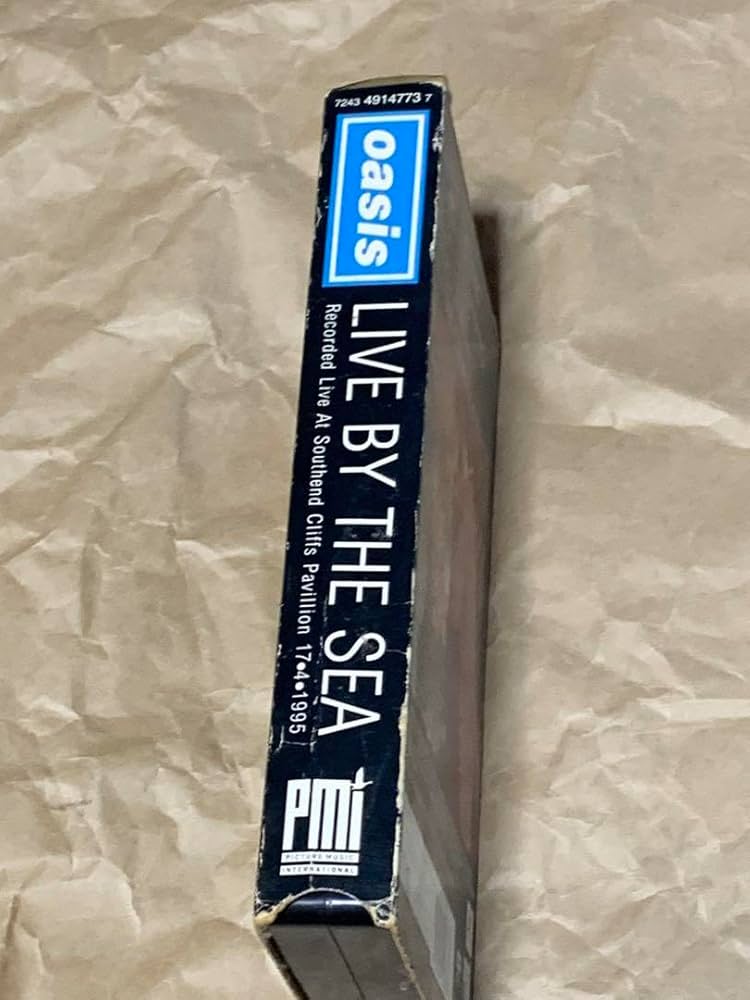 Amazon.co.jp: Oasis Live By the Sea VHS オアシス ライブビデオ