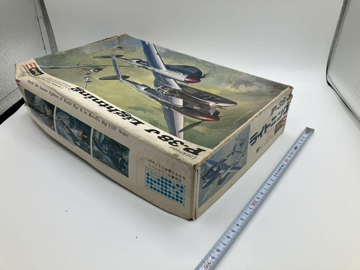 Amazon.co.jp: E-88 Revell 超大型1/32スケール ロッキードP38-J