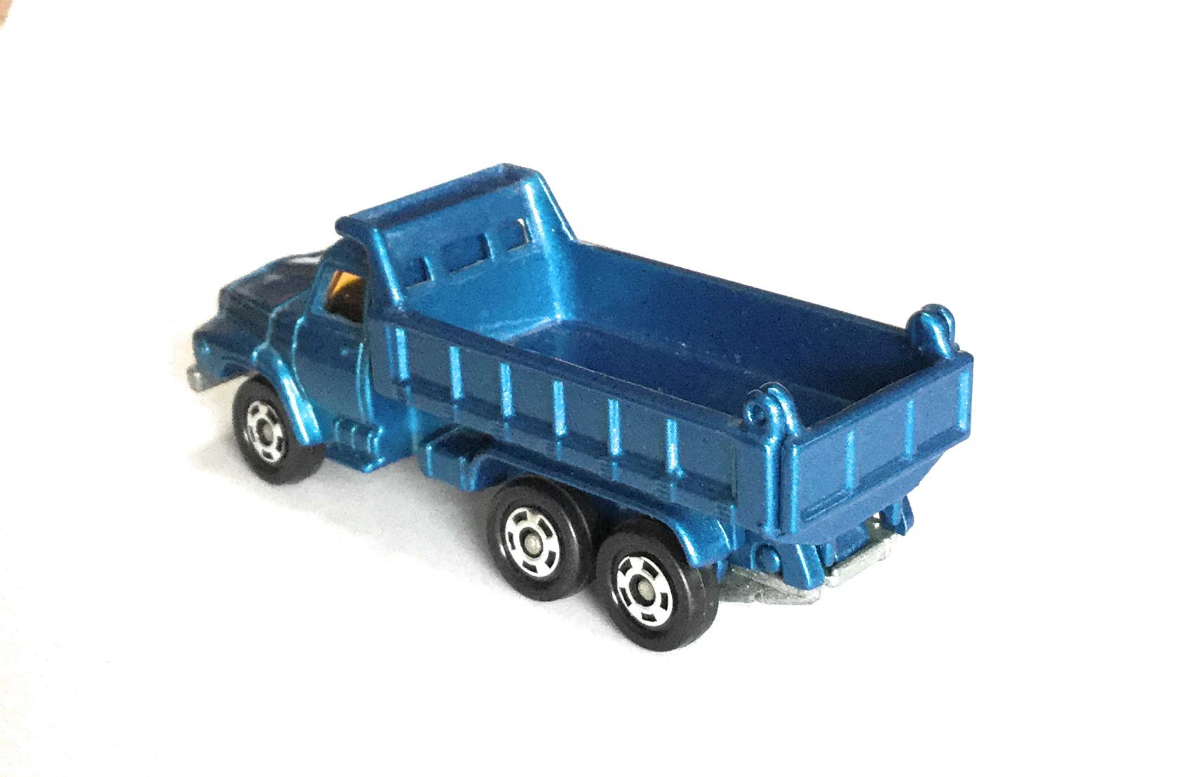 Amazon | トミカ 日本製 16 日産 ディーゼル ダンプトラック 1/102 赤