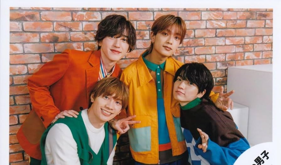 Amazon.co.jp: なにわ男子 公式 生 写真（集合）J01788 : おもちゃ