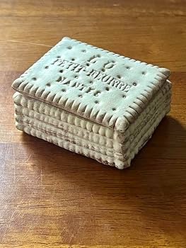 Amazon.co.jp: LU ビスケット 小物入れ Lefevre-Utile : おもちゃ