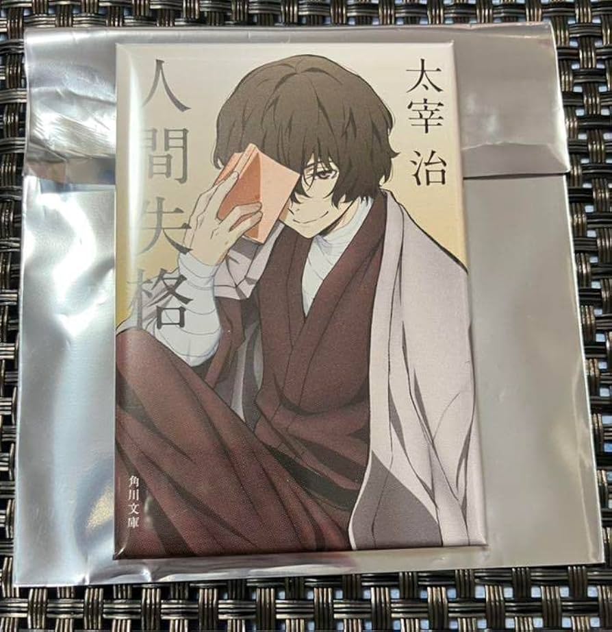 Amazon.co.jp: 文スト 角川文庫 スクエア缶バッジ 太宰治 : 文房具