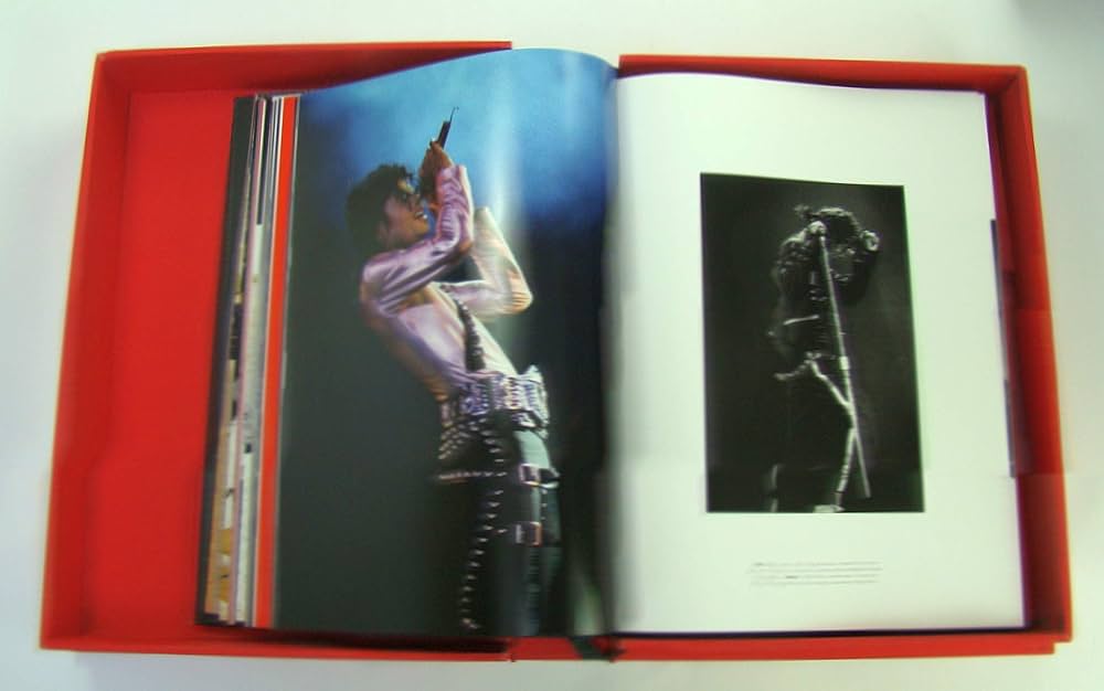 Amazon.co.jp: The Official Michael Jackson Opus : Various: 洋書