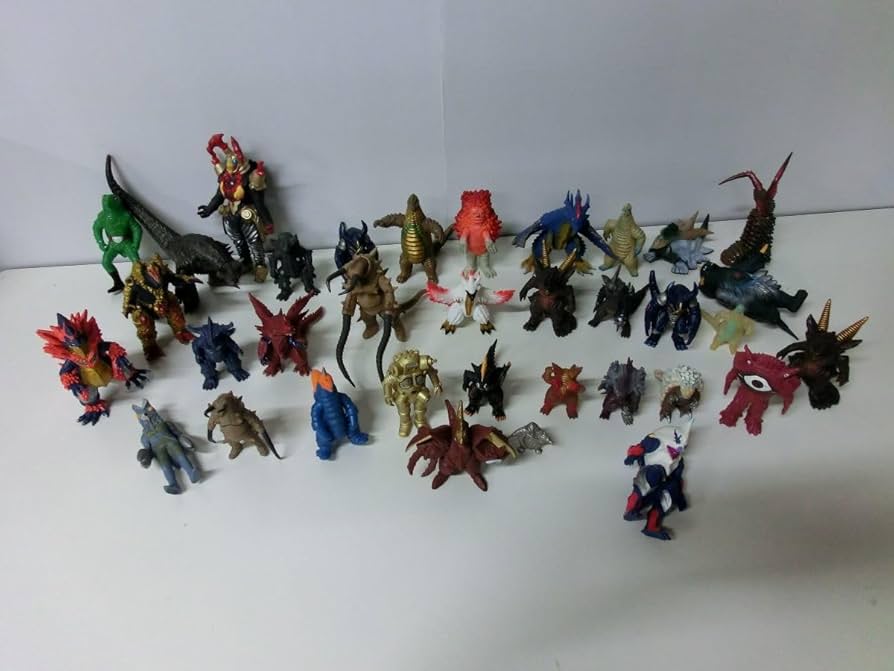 Amazon.co.jp: 怪獣 ソフビ人形 35体セット ※足裏にマジックで名前あり