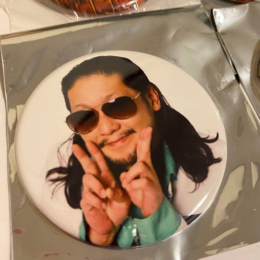 Amazon.co.jp: 氣志團 白鳥松竹梅 缶バッジセット : Toys & Games