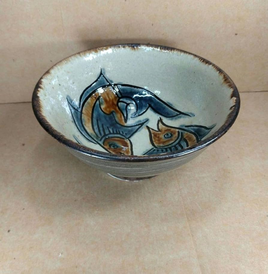 Amazon.co.jp: 最高傑作本物保証金城次郎 壷屋焼 魚文茶碗 共箱 栞