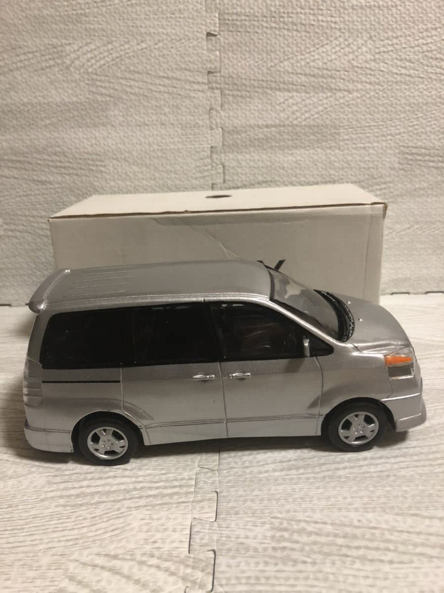 Amazon | 1/24 トヨタ 旧型ヴォクシー VOXY 非売品 カラーサンプル