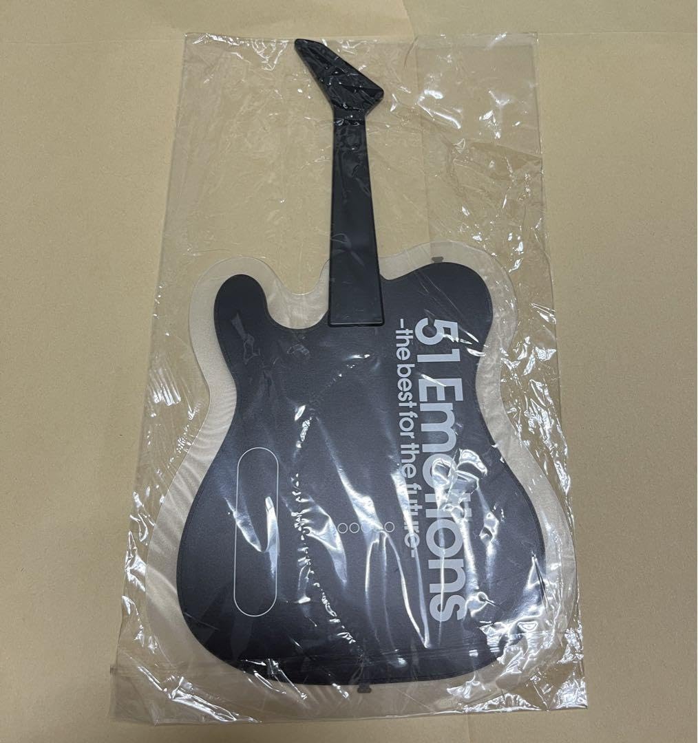 Amazon.co.jp: 布袋寅泰 ギター型うちわ G柄 51 Emotions : ホーム