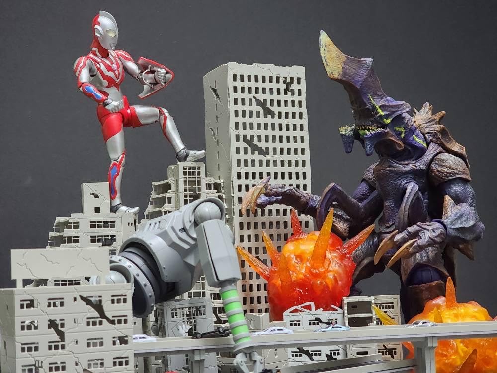 Amazon.co.jp: Mycity セット1:300 ウルトラマン・ゴジラなどの都市戦