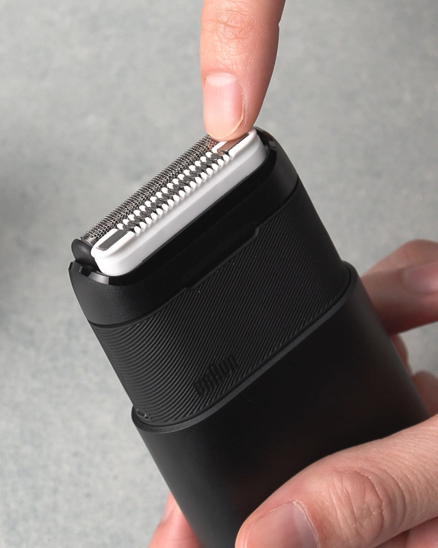 Amazon | ブラウン モバイルシェーバー Braun mini 電動 髭剃り メンズ