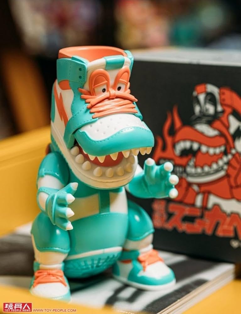 Amazon.co.jp: 限定 怪獣スニーカーヘッド TOY PEOPLE Ver. ソフビ