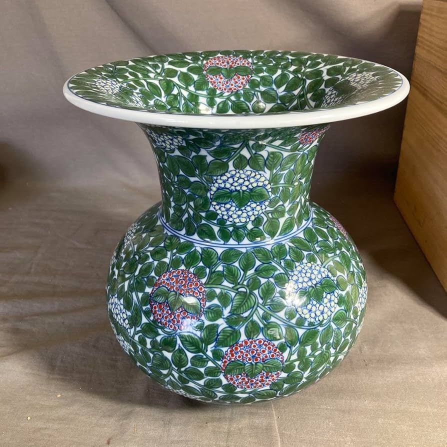 源右衛門】古伊万里の伝統 日本の名窯 舘林源右衛門作 染錦唐草濃蝶絵