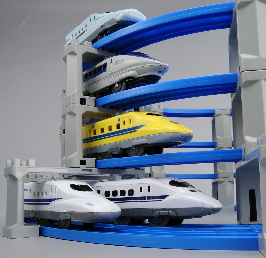 Amazon | プラレール いっぱい車両を走らせよう! 4段タワーレール