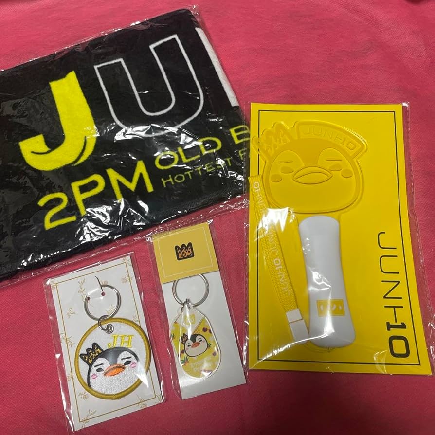 Amazon.co.jp: 2PM ジュノ ペンペン ペンライト タオル、キーホルダー