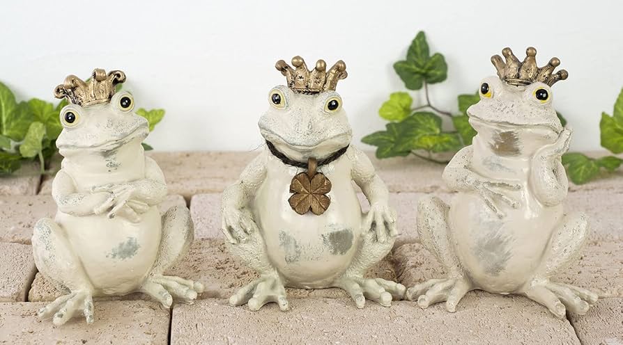 Amazon.co.jp: 王冠をかぶった3匹のカエルが楽しそうな オブジェ 置物