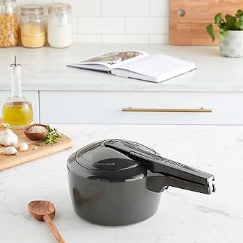 Amazon.com: Hawkins Futura 3 Litre Pressure Cooker, Hard Anodised