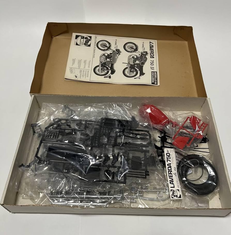 Amazon.co.jp: プロター 1/9 ラベルダ LAVERDA 750SF : おもちゃ