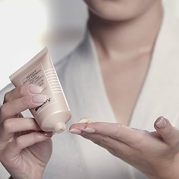 Amazon.com : Sisley Paris Radiant Glow Express Face Mask with Red