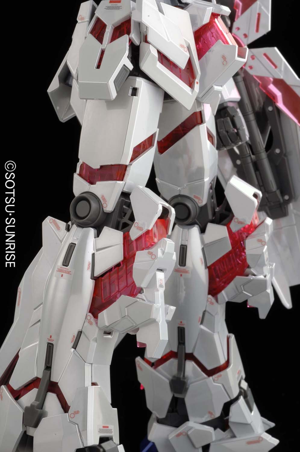 Amazon | MG 1/100 RX-0 ユニコーンガンダムVer.Ka チタニウム
