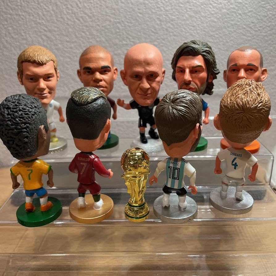 Amazon.co.jp: サッカー フィギュア ワールドカップ 8体+トロフィー
