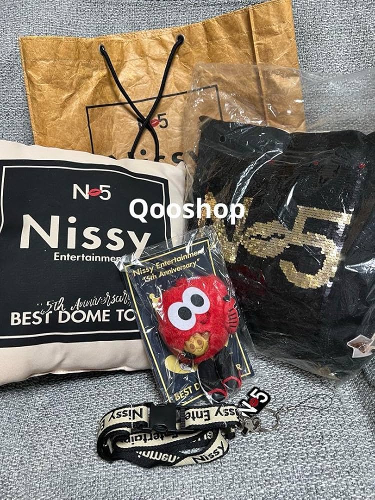 Amazon.co.jp: Nissy 5th Anniversary プレミアムシート グッズ : おもちゃ