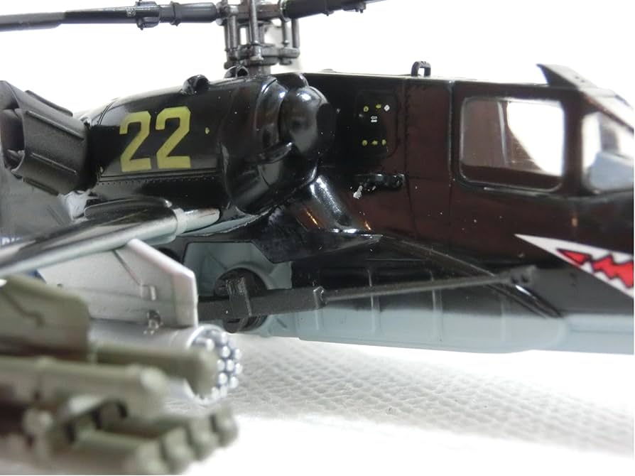 Amazon | 1/72 完成品 37023 ロシア空軍 攻撃ヘリ カモフ Ka-50