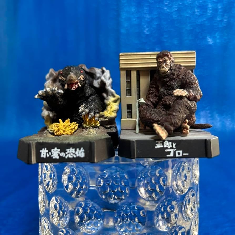 Amazon.co.jp: シークレットウルトラ怪獣名鑑 ウルトラQ 『五郎と